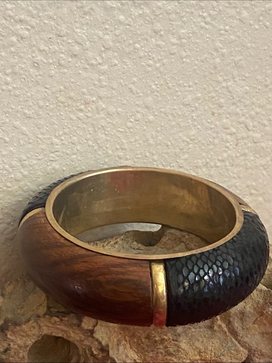 Vintage Jewelry - Vintage 70s Brass Wood & Eal Skin Bangle